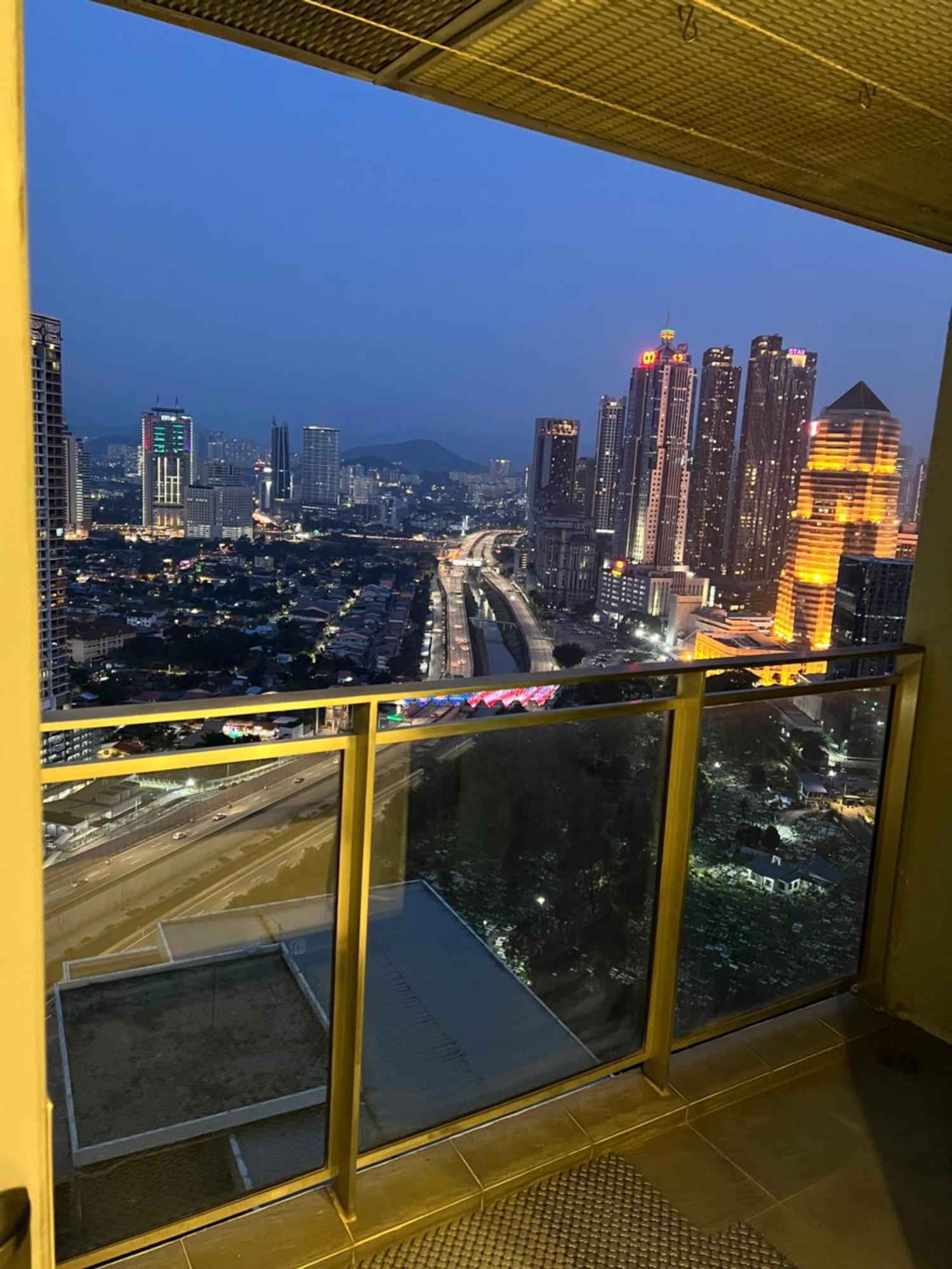 Summer Suites Klcc By Whollmark Kuala Lumpur Exterior photo