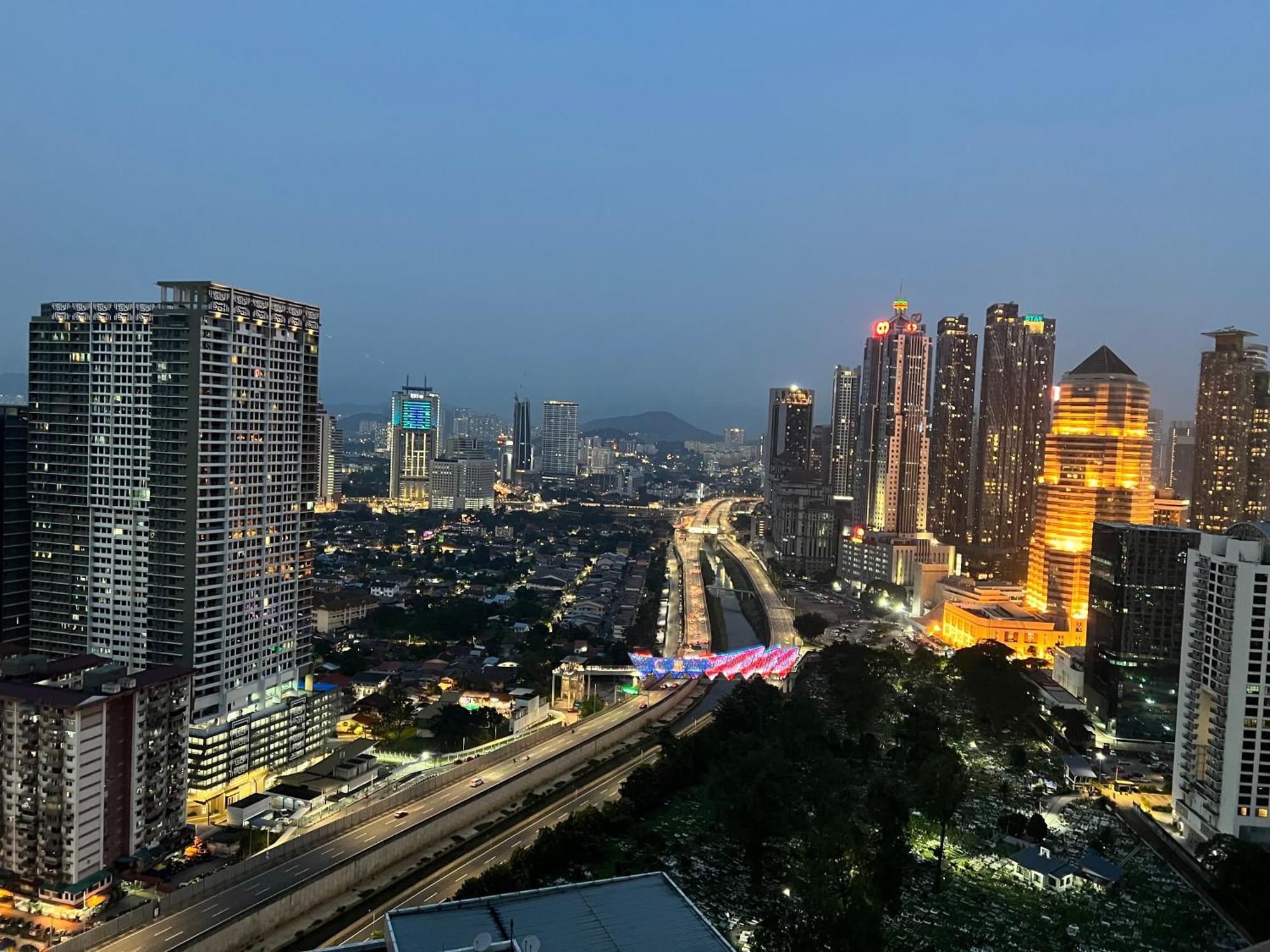Summer Suites Klcc By Whollmark Kuala Lumpur Exterior photo