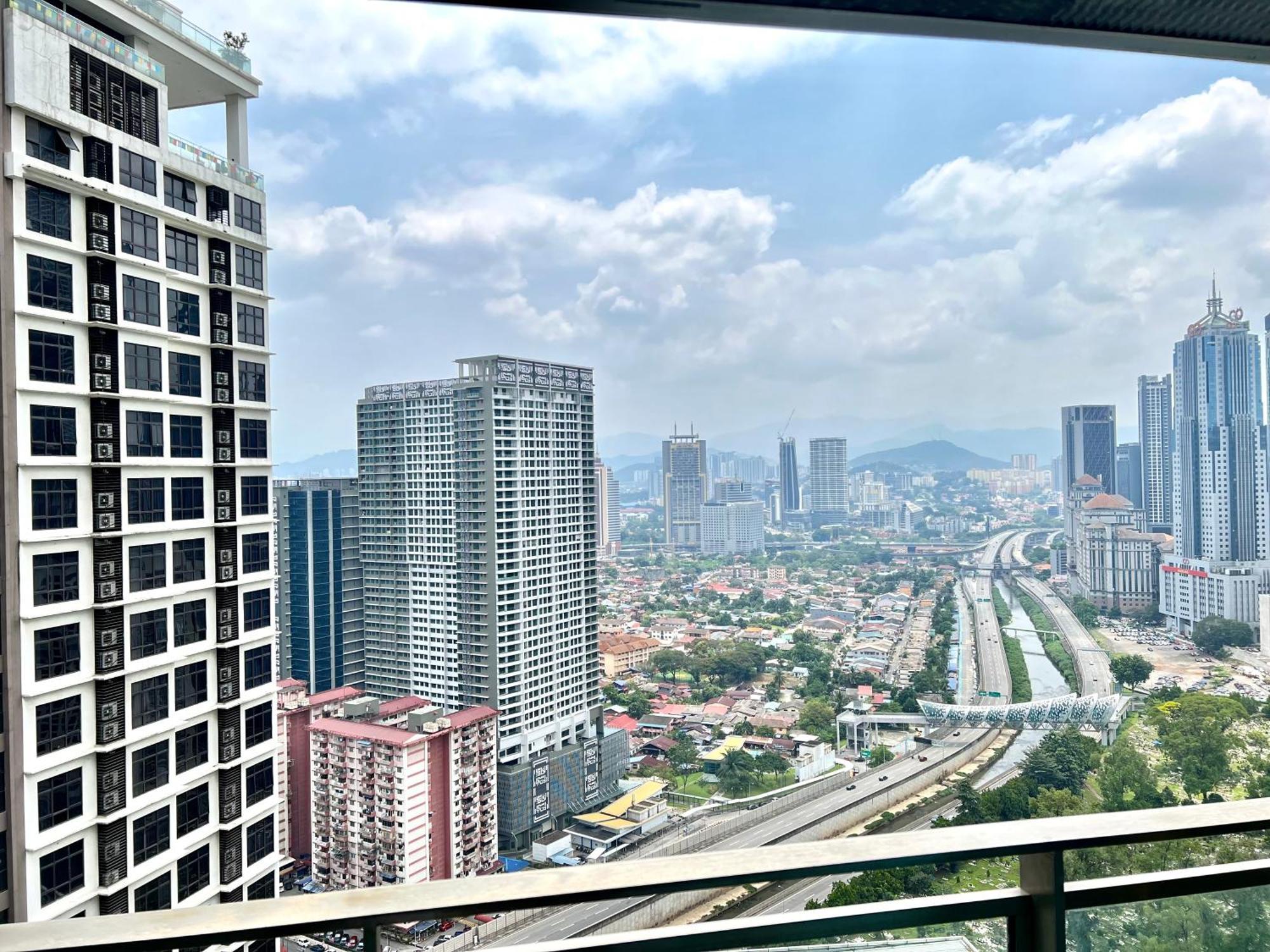 Summer Suites Klcc By Whollmark Kuala Lumpur Exterior photo